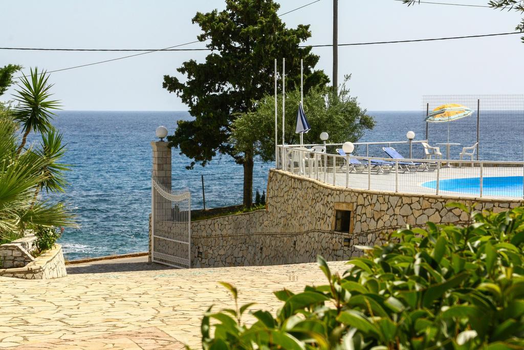 Kardamili Beach Hotel מראה חיצוני תמונה